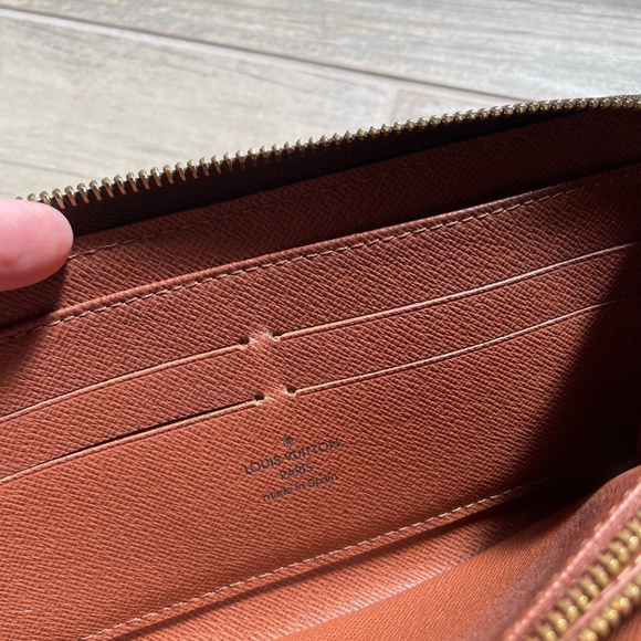 LOUIS VUITTON Brown Monogram Zippy Organizer Wallet - Picture 8 of 11